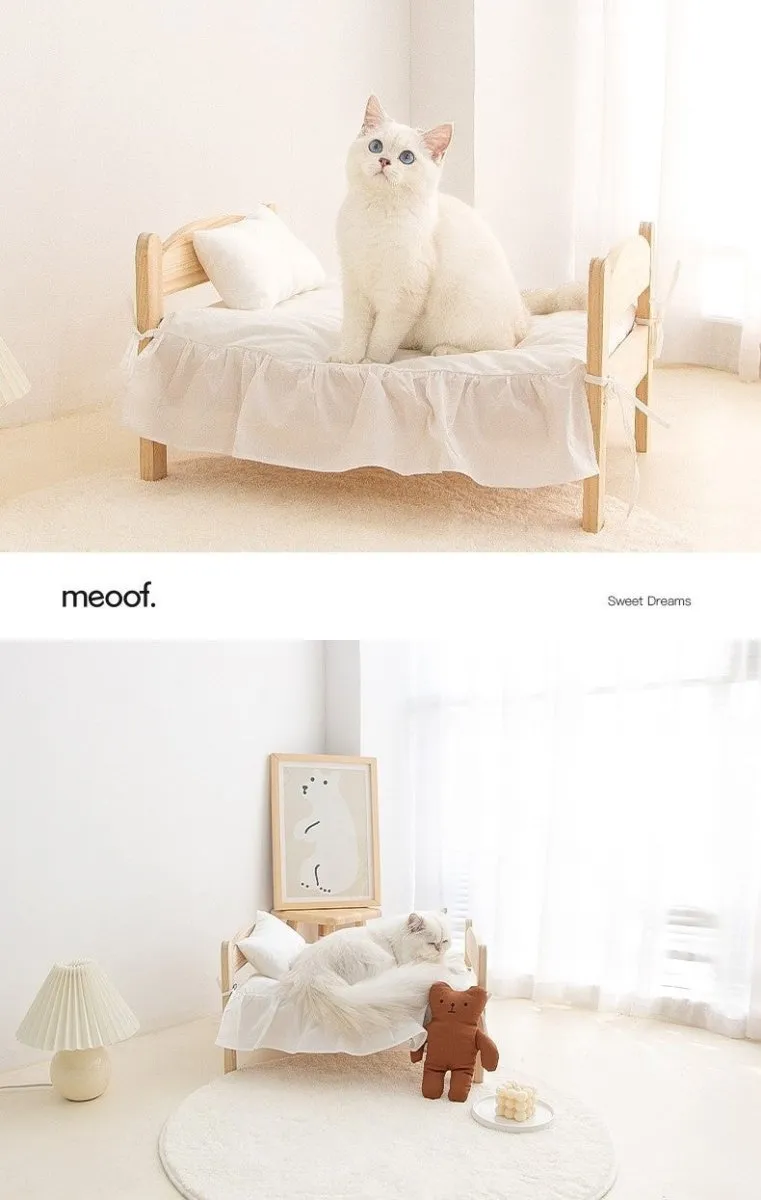 Sweet Dream Natural Wood Pet Bed With White Quilt Set